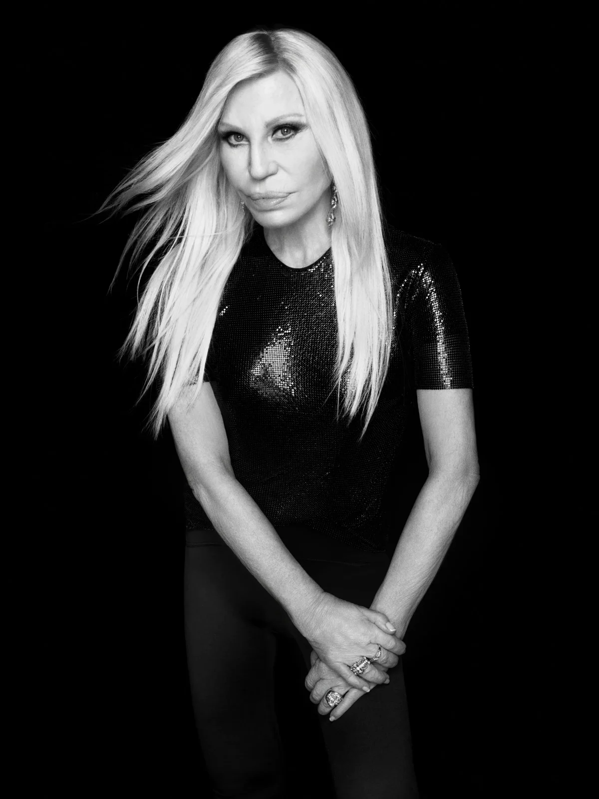 донателла версаче бренд versace revolve group последние новости 2026