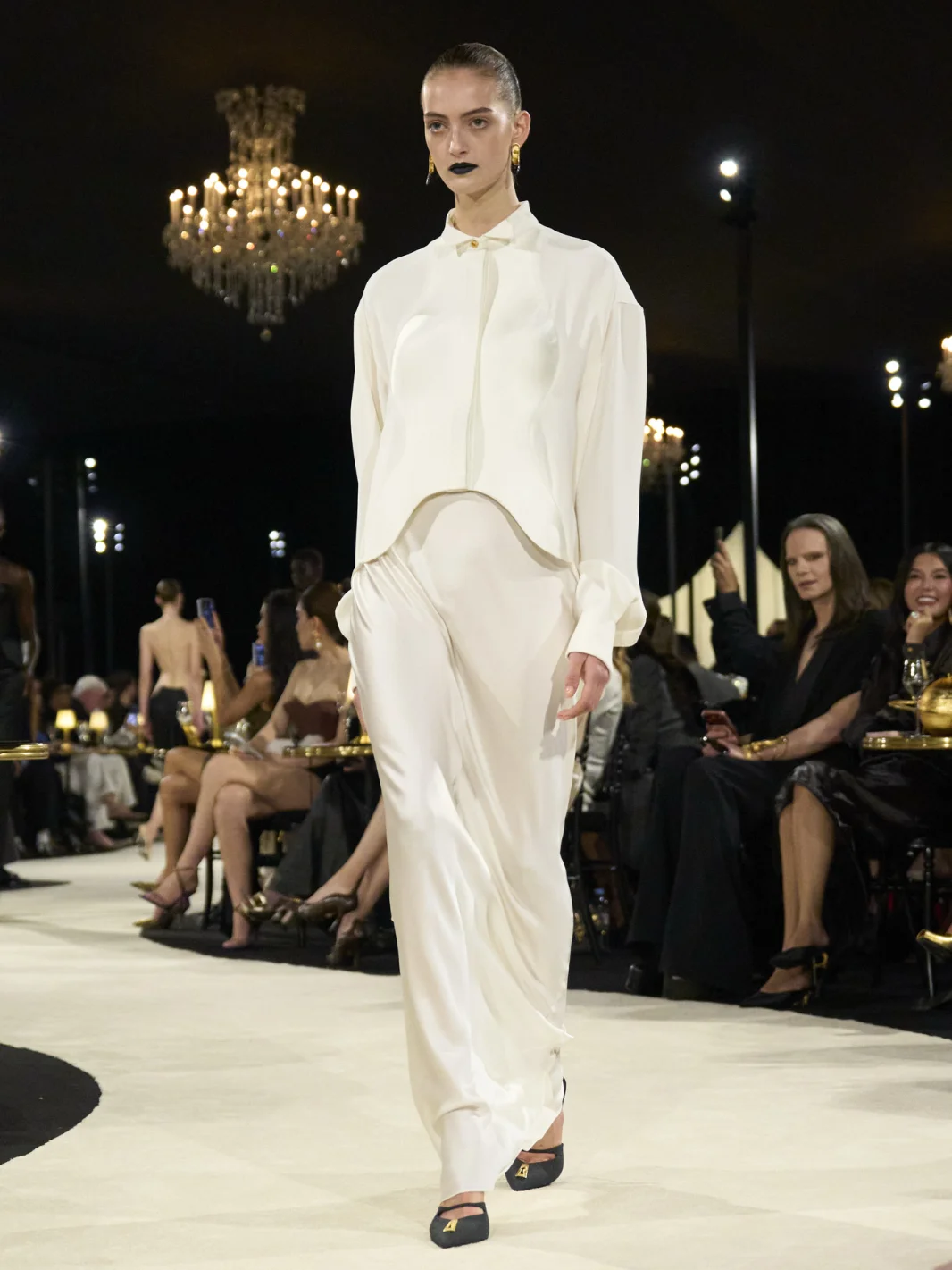 Неделя моды в Париже, Schiaparelli, Скиапарелли, весна-лето 2027, ss27, модный показ, новая коллекция, Надя Ли Коэн, Тейт Макрей