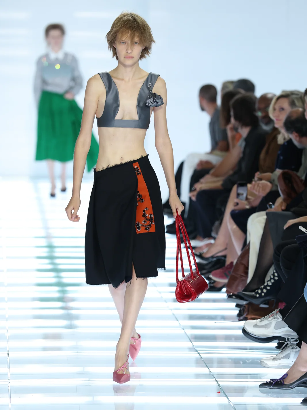 Prada, прада, показ, весна-лето 2027, неделя моды в милане, женская коллекция, новая коллекция, женские юбки, Миучча Прада, Раф Симонс