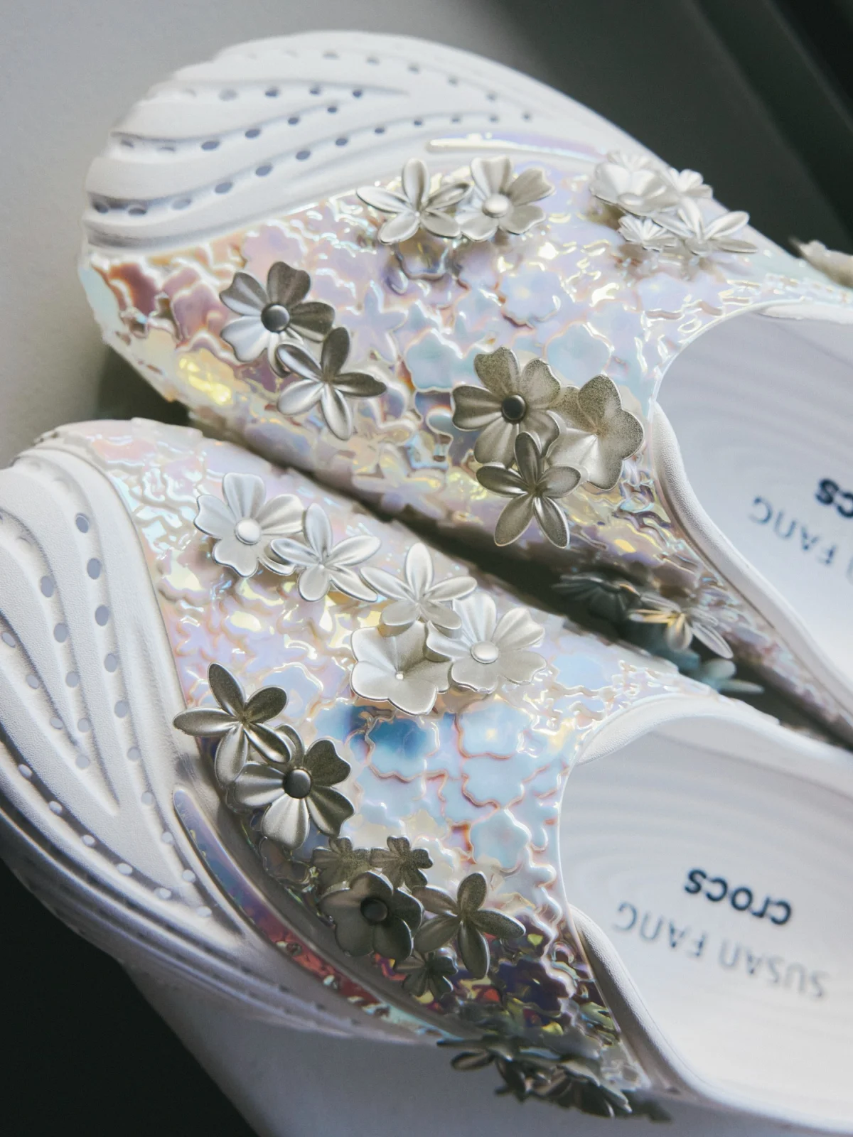 Crocs, Susan Fang, кроксы, Сьюзан Фанг, коллаборация, ss27, Echo Blume, сабо, летняя обувь