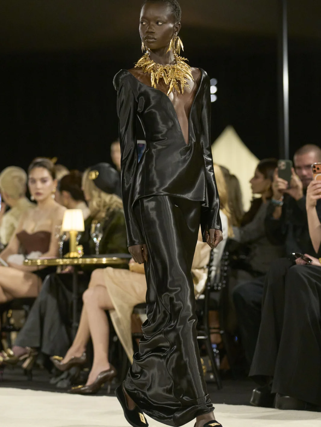 Неделя моды в Париже, Schiaparelli, Скиапарелли, весна-лето 2027, ss27, модный показ, новая коллекция, Надя Ли Коэн, Тейт Макрей