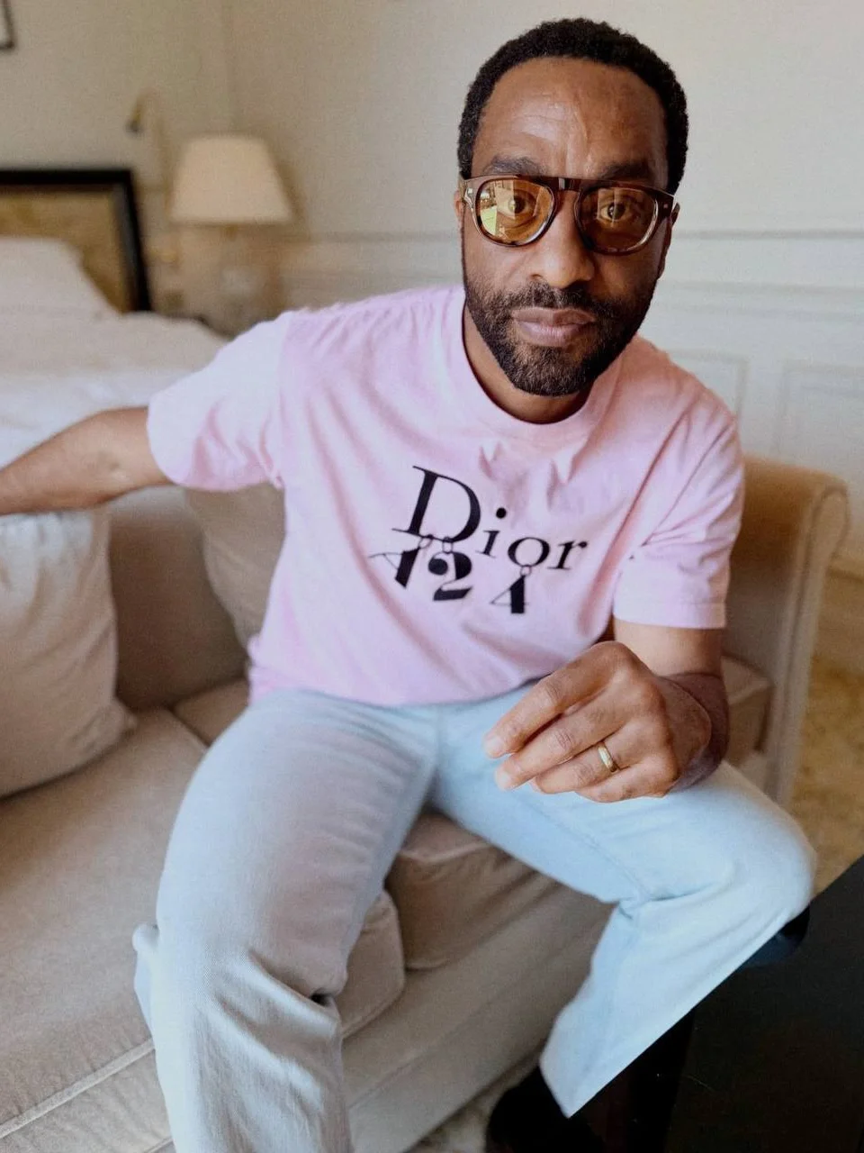 чиветел эджиофор бэкрумс backrooms закулисье реальности dior a24 селфи последние новости 2026