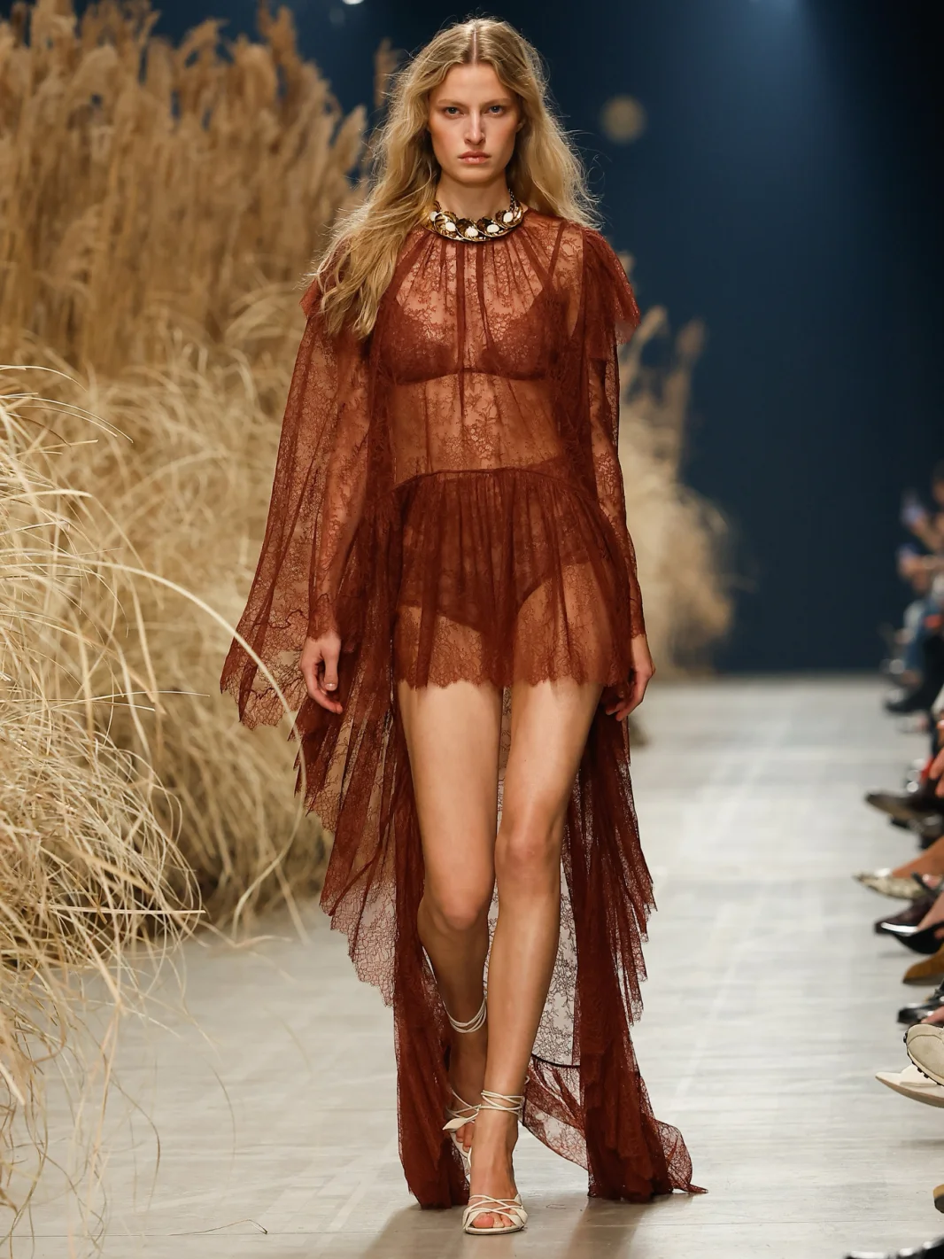 Неделя моды в Милане, модные показы, Etro, этро, весна-лето 2027, новая коллекция, показ, ss27, Джероламо Этро, стиль бохо
