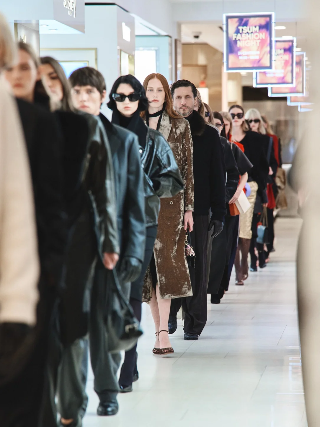 цум tsum fashion night модный показ москва новые коллекции dolce & gabbana saint laurent gucci bottega veneta valentino giorgio armani burberry