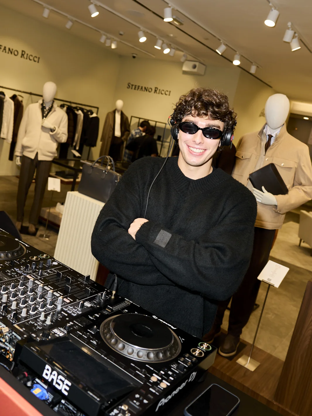 цум tsum fashion night модный показ москва новые коллекции dolce & gabbana saint laurent gucci bottega veneta valentino giorgio armani burberry