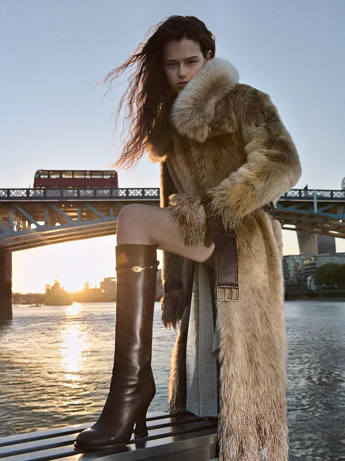 Burberry, берберри, FKA Twigs, Ромео Бекхэм, тренды осень 2026, верхняя одежда тренды