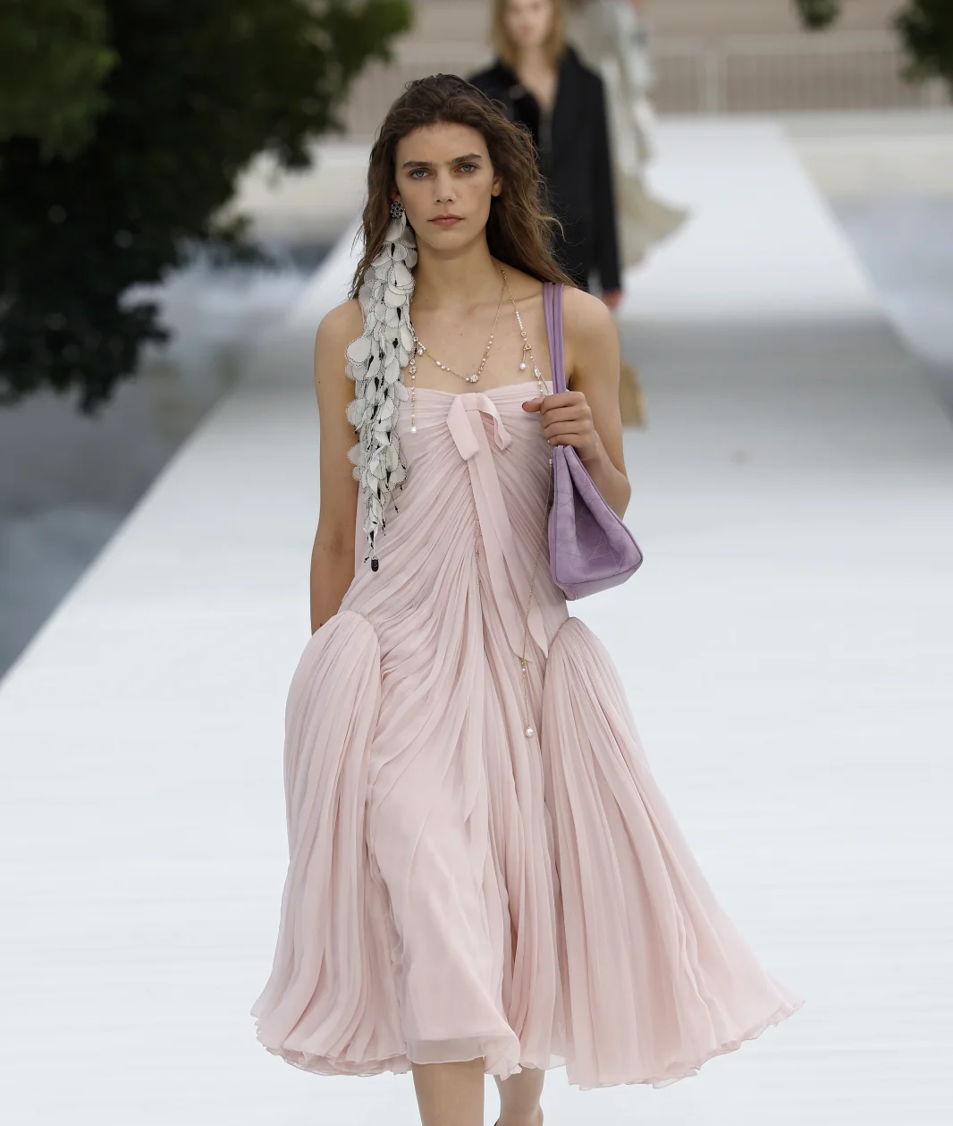 Три орешка для Золушки: как прошел показ Dior весна-лето 2027