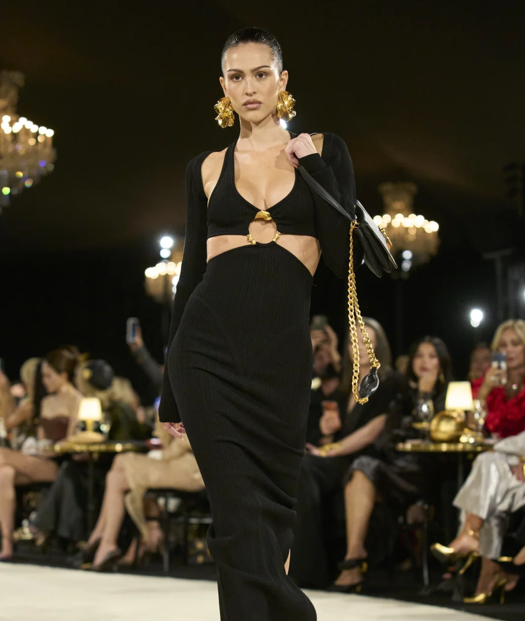 Обретая чистоту и ясность: как прошел показ новой коллекции Schiaparelli весна-лето 2027