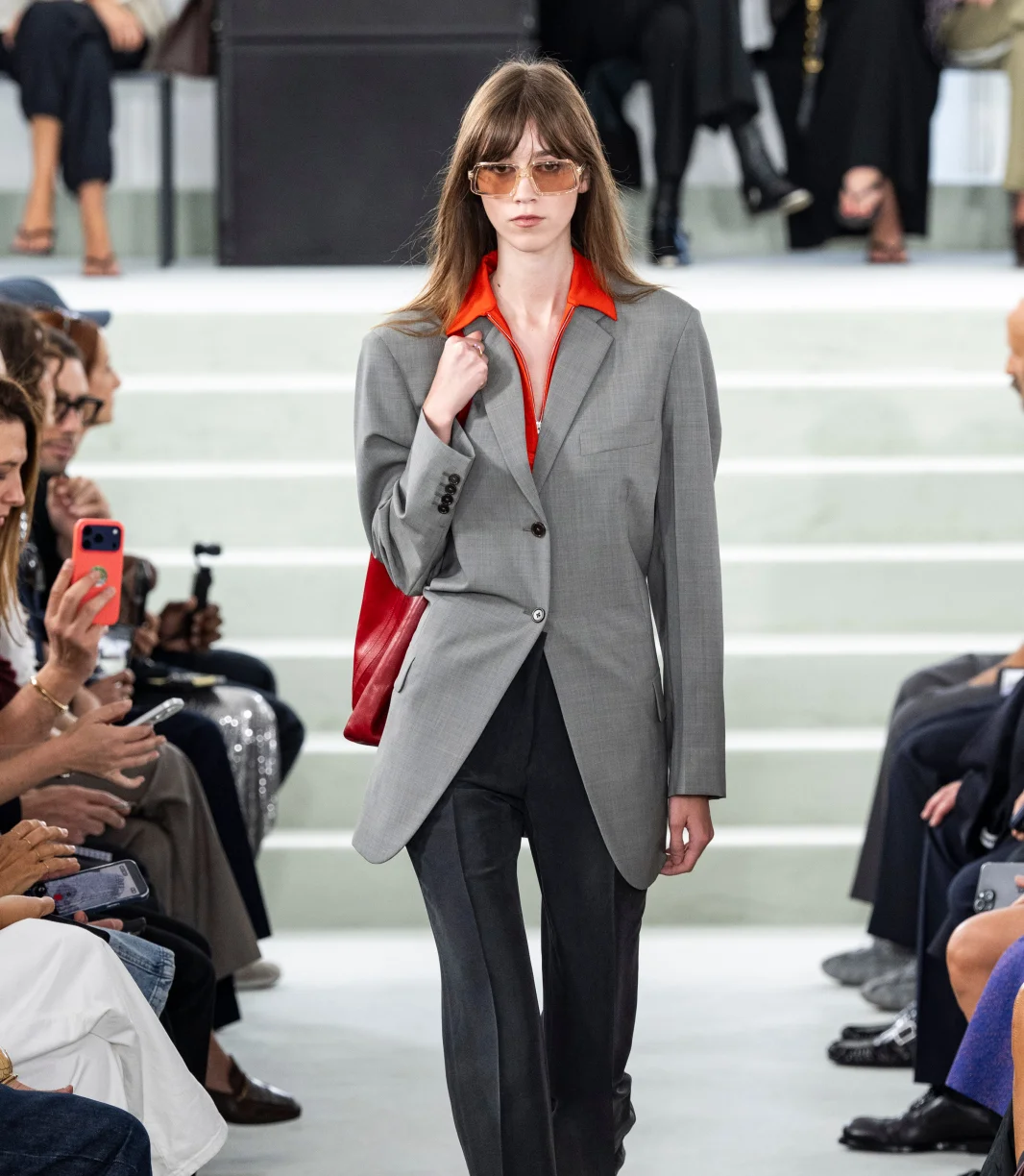 Неидеальная униформа: как прошел показ новой коллекции Jil Sander весна-лето 2027