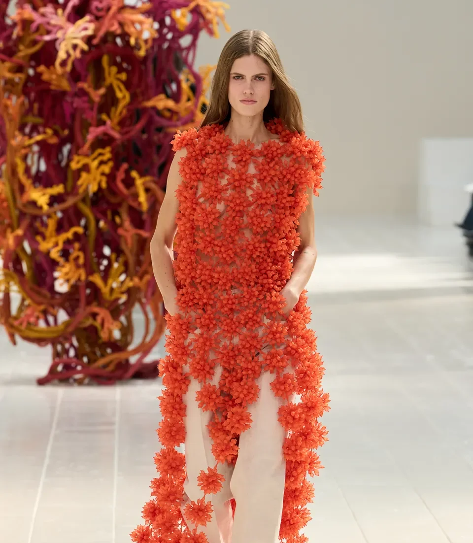 «Кораллы свободы» — как прошел показ Balenciaga весна-лето 2027