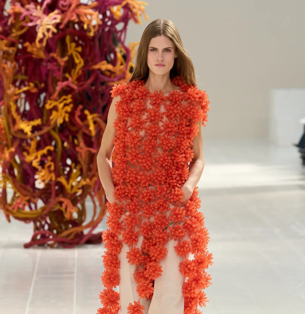«Кораллы свободы» — как прошел показ Balenciaga весна-лето 2027