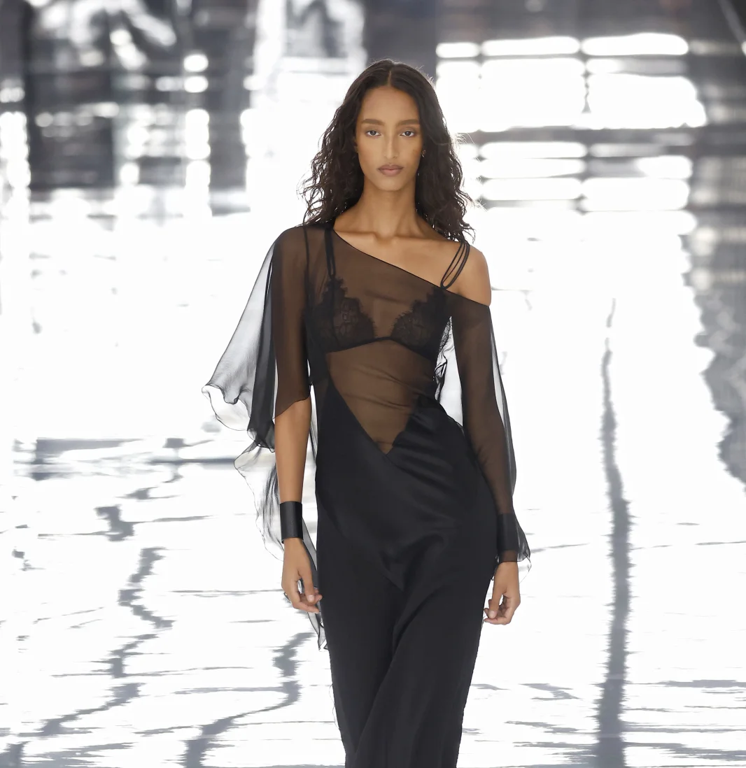 Белье наружу: как прошел показ Fendi весна-лето 2027