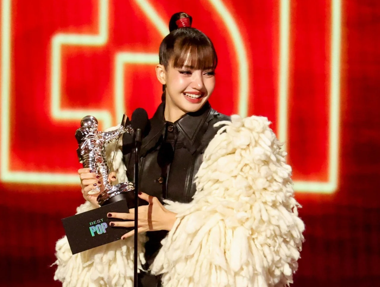 Как прошла премия MTV VMA 2026: главные триумфаторы и лучшие образы звезд