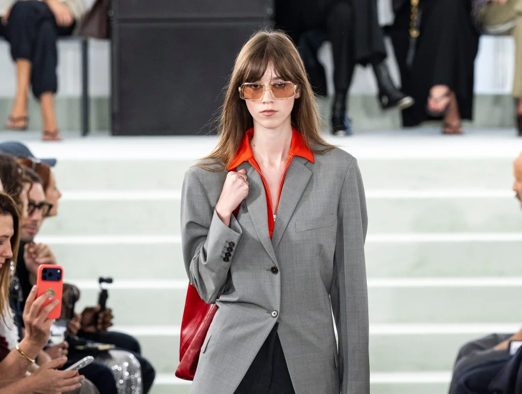 Неидеальная униформа: как прошел показ новой коллекции Jil Sander весна-лето 2027