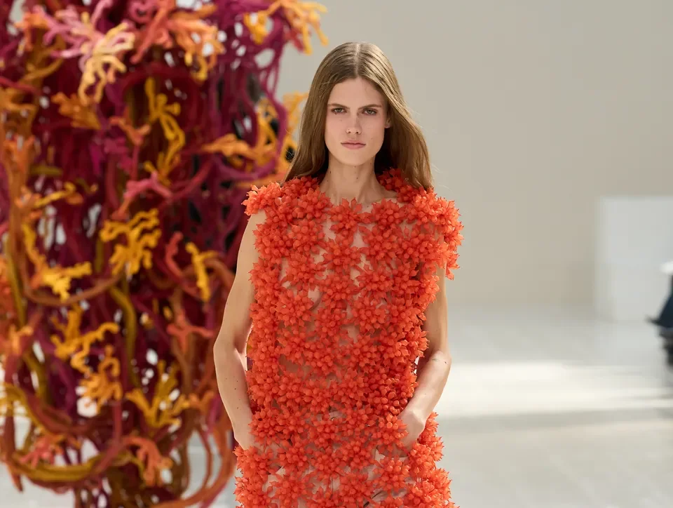 «Кораллы свободы» — как прошел показ Balenciaga весна-лето 2027