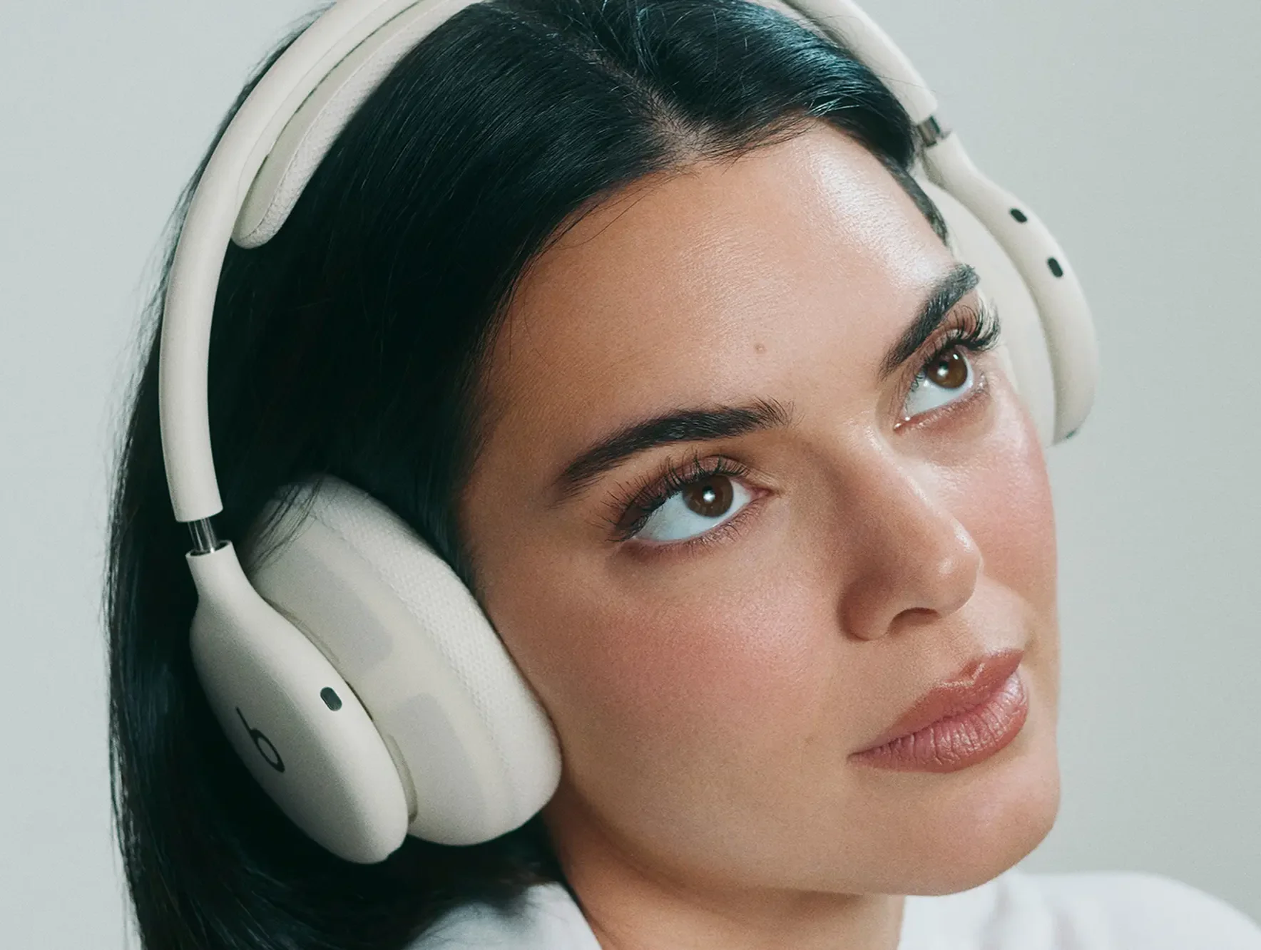 Кендалл Дженнер стала лицом абсолютно новой модели наушников Beats 360