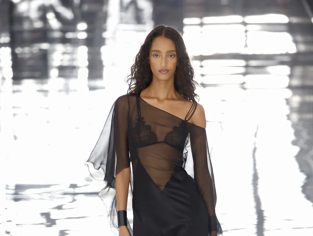 Белье наружу: как прошел показ Fendi весна-лето 2027